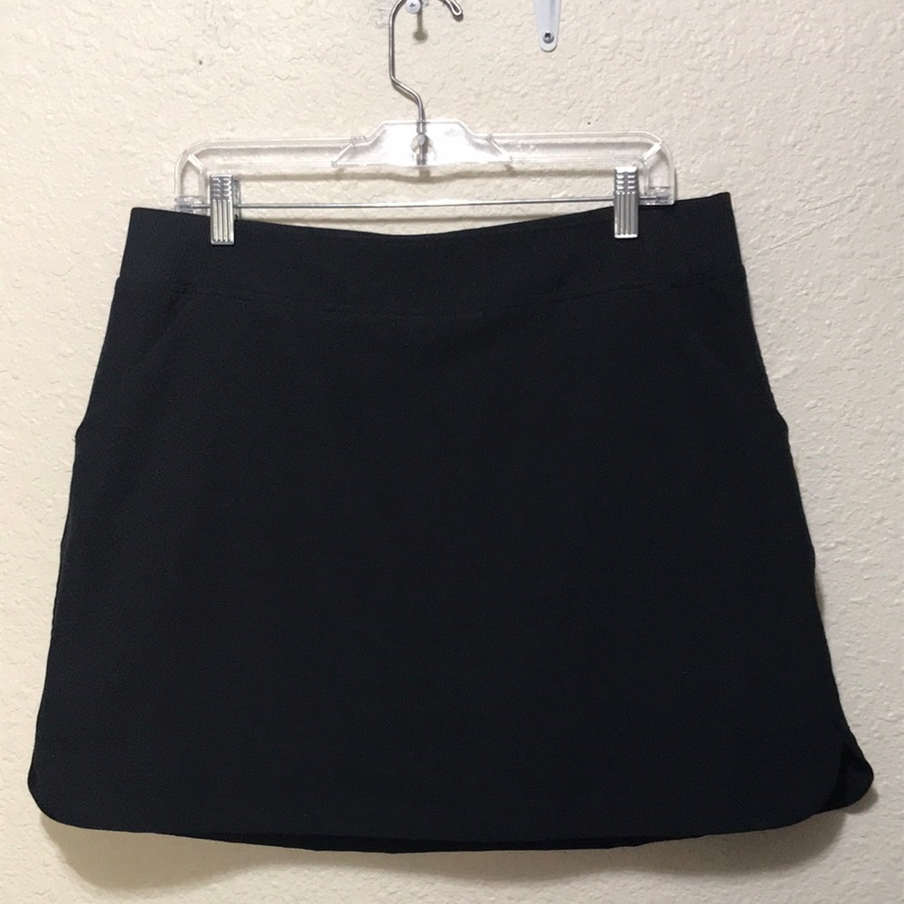 32 Cool Women's Black Skort. Good Condition. Size L.